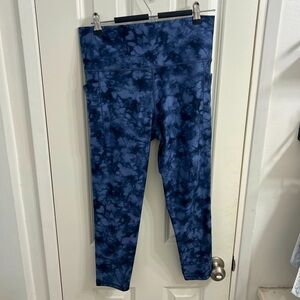Like-new Athleta Salutation Stash Pocket II Printed Crop Tight - Size L - Blue